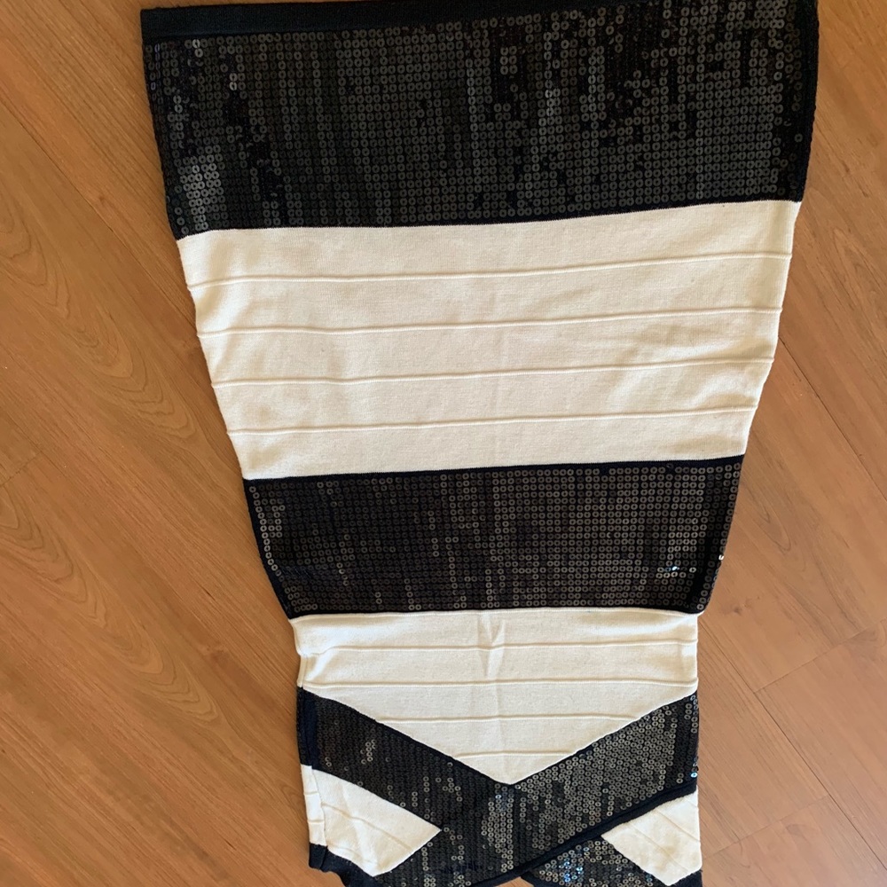 Sexy Black and white dress go for it 😊